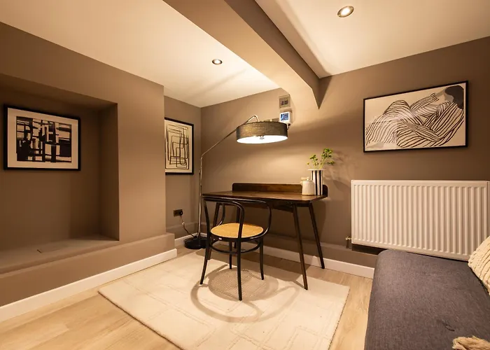 The Tyrwhitt Road Place - Lovely 2Bdr Flat With Garden