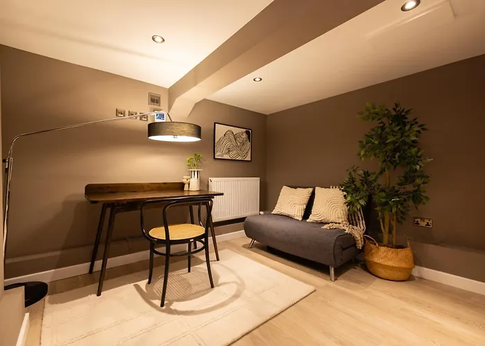 The Tyrwhitt Road Place - Lovely 2Bdr Flat With Garden