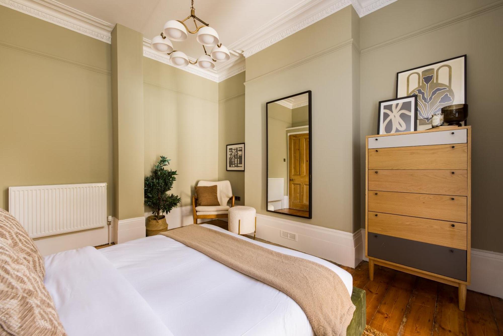 The Tyrwhitt Road Place - Lovely 2bdr Flat With Garden Appartement Londen